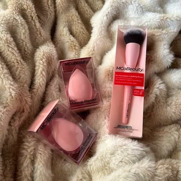 New MCoBeauty Magic Makeup Beauty Blender + Foundation Brush Set of 3 - Picture 1 of 1